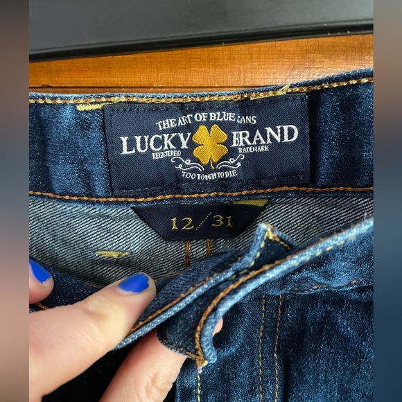 Lucky Brand ‘Riley’ Short - Picture 2 of 5